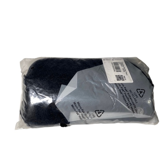 NWT RARE SOLD OUT Everywhere Fleece Belt Bag - Picture 7 of 16